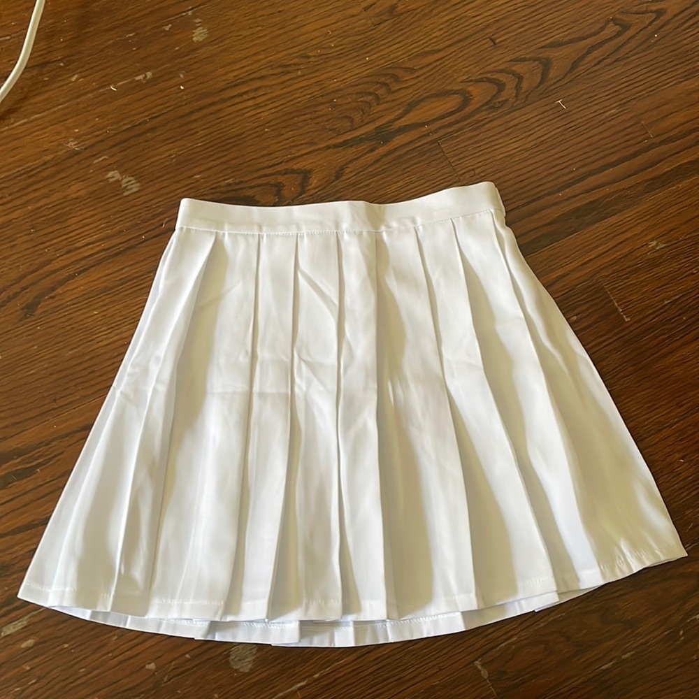 •WHITE TENNIS / CHEER SKIRT•